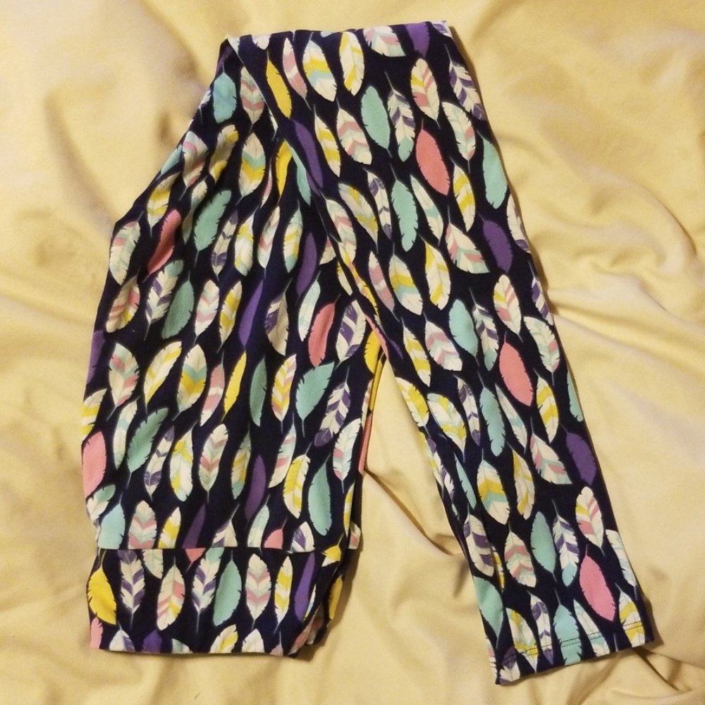 Barely used Lularoe feather leggings OS